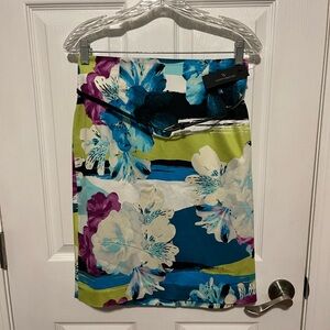 Colorful tropical print Worthington skirt with belt.